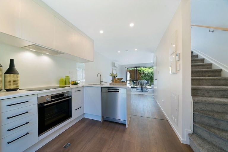 Photo of property in 2e Milich Terrace, Te Atatu South, Auckland, 0610