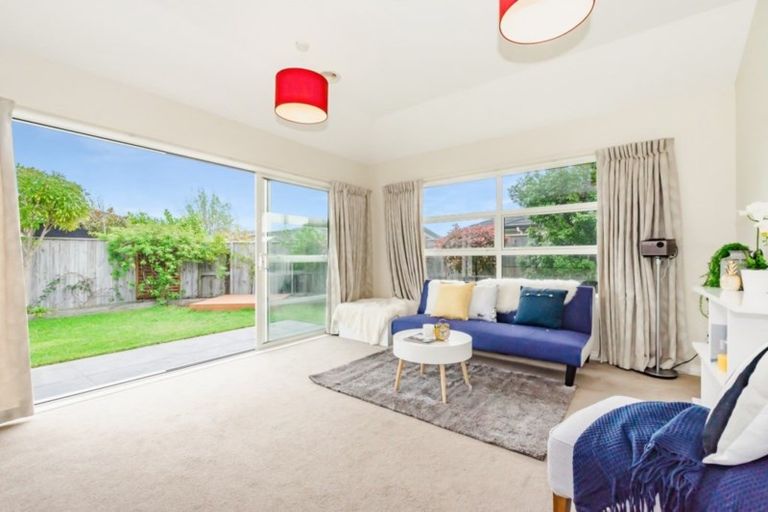 Photo of property in 7 Otupoa Way, Paraparaumu, 5032