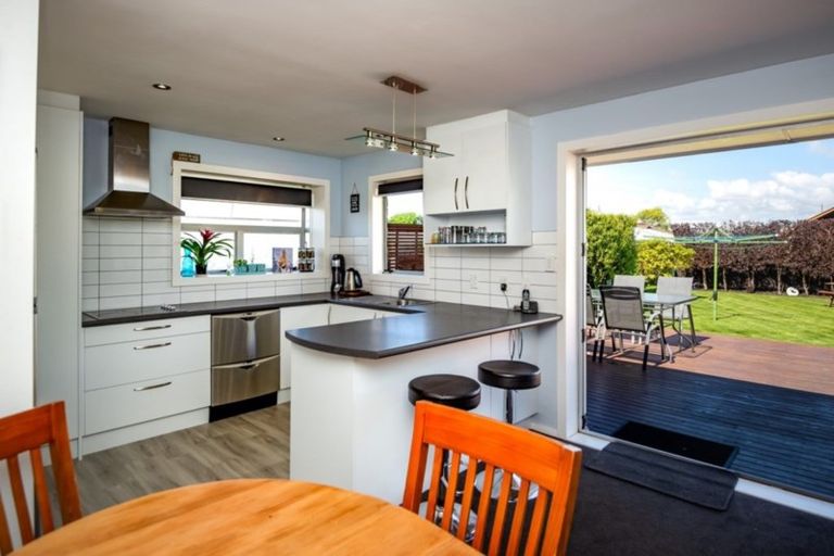 Photo of property in 9 Heathglen Avenue, Parklands, Christchurch, 8083