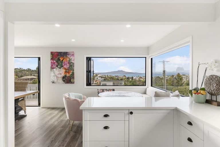 Photo of property in 2/33 Parr Terrace, Castor Bay, Auckland, 0620