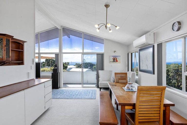 Photo of property in 121 Pacific Parade, Army Bay, Whangaparaoa, 0930