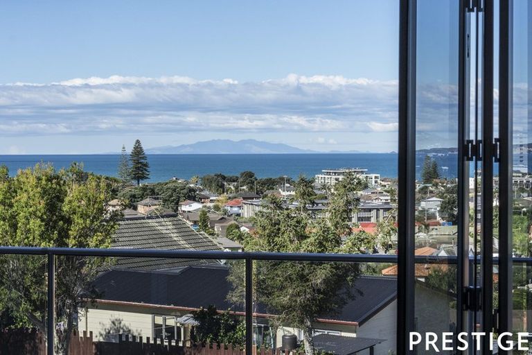 Photo of property in 3 Orewa Heights Crescent, Orewa, 0931