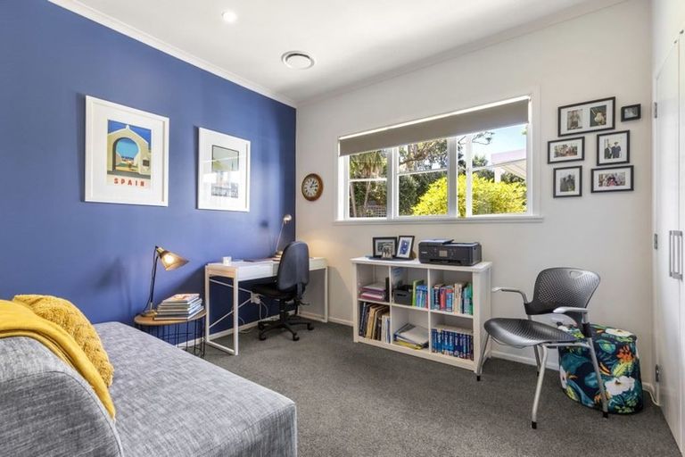 Photo of property in 49 Stanley Point Road, Stanley Point, Auckland, 0624