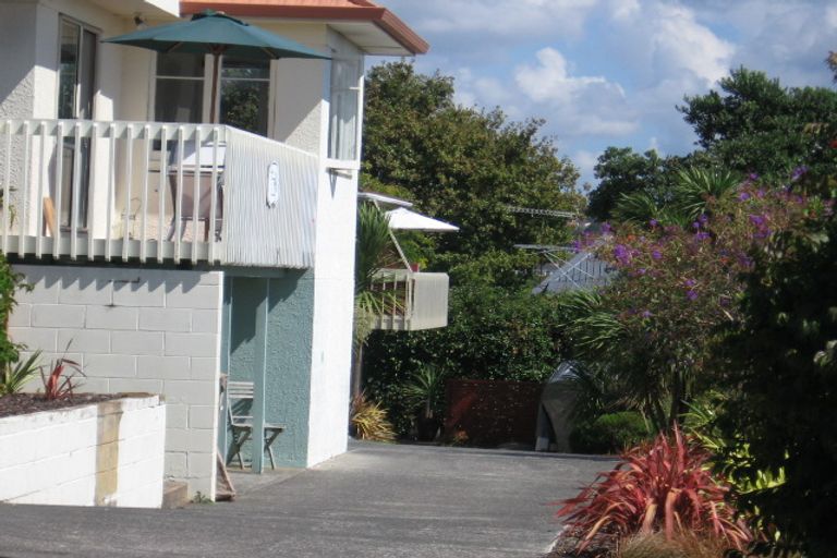 Photo of property in 1/18 Rothesay Bay Road, Rothesay Bay, Auckland, 0630