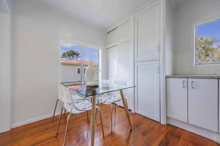 Photo of property in 21 View Road, Glenfield, Auckland, 0627