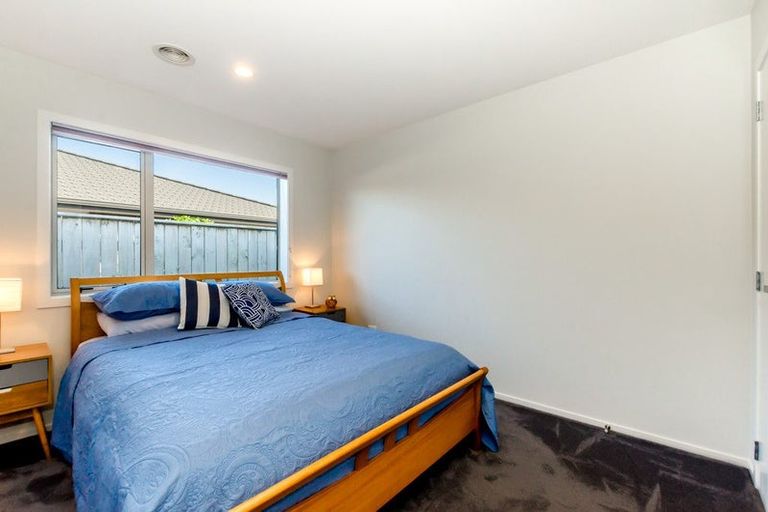 Photo of property in 37 San Priamo Place, Paraparaumu Beach, Paraparaumu, 5032