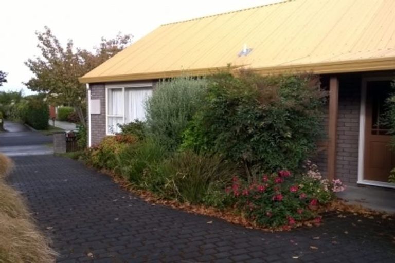 Photo of property in 48 Karnak Crescent, Russley, Christchurch, 8042