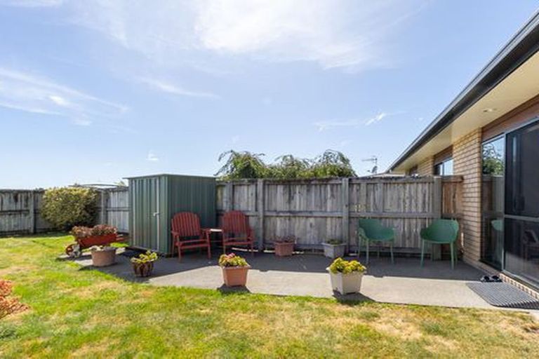 Photo of property in Rangeview Villas, 10/9 Fuller Close, Levin, 5510