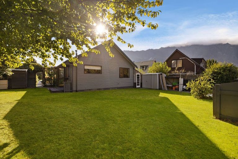 Photo of property in 30 Remarkables Crescent, Frankton, Queenstown, 9300