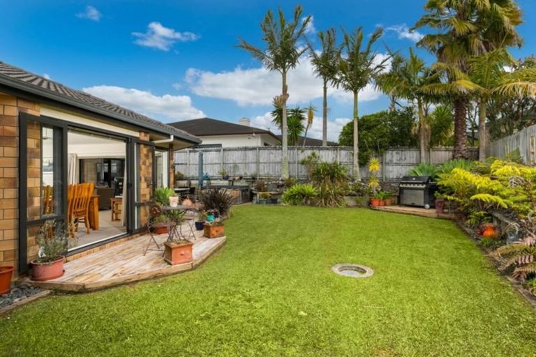 Photo of property in 93 Te Wharau Drive, Greenhithe, Auckland, 0632