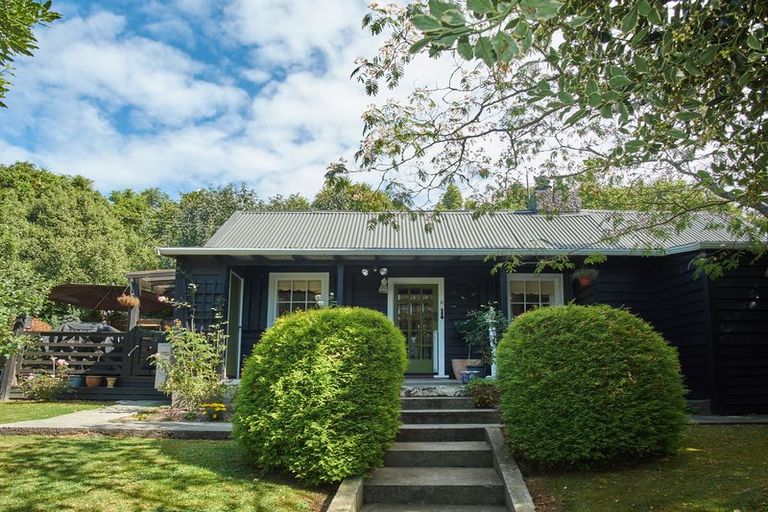 Photo of property in 2 Coulter Place, Geraldine, 7930