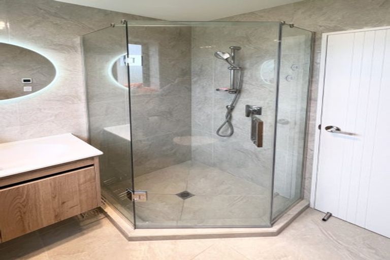 Photo of property in 15 Tahingamanu Road, Hobsonville, Auckland, 0616