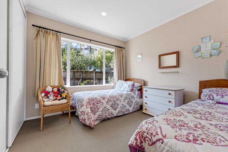 Photo of property in 48 Aberdeen Crescent, Wattle Downs, Auckland, 2103