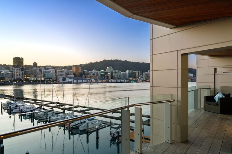 Photo of property in Clyde Quay Wharf, 3b/2 Clyde Quay Wharf, Te Aro, Wellington, 6011