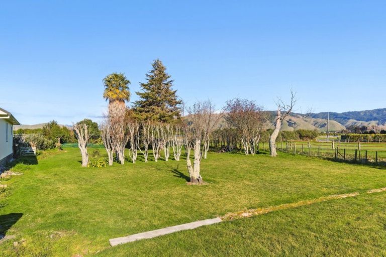 Photo of property in 931 State Highway 1, Te Horo, Otaki, 5581