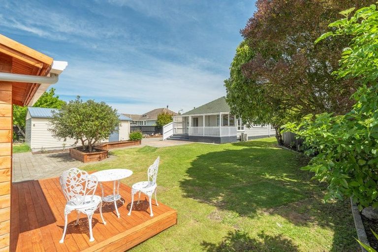 Photo of property in 22 Lambeth Crescent, Northcote, Christchurch, 8052