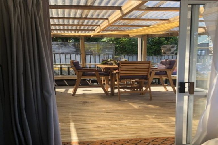 Photo of property in 1/26 Midgley Road, West Harbour, Auckland, 0618