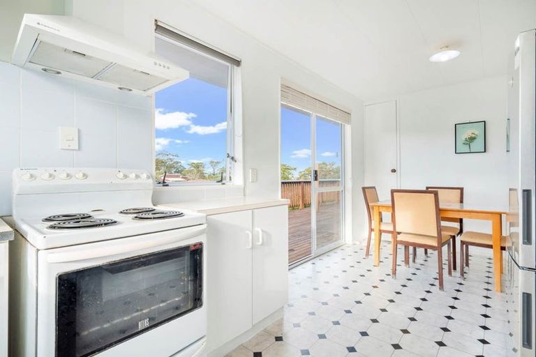 Photo of property in 29 Cyril Crescent, West Harbour, Auckland, 0618
