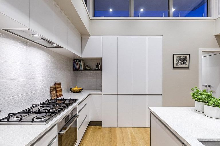 Photo of property in 49 Seaview Road, Castor Bay, Auckland, 0620