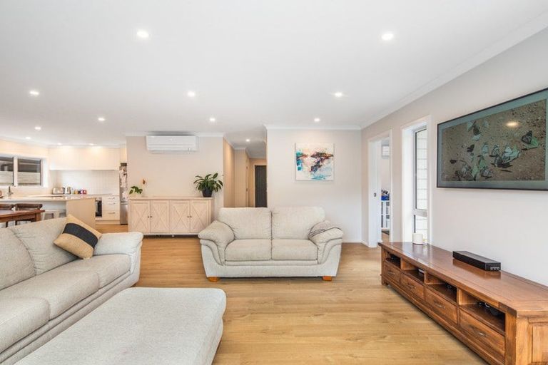 Photo of property in 3 Riroriro Close, Crofton Downs, Wellington, 6035