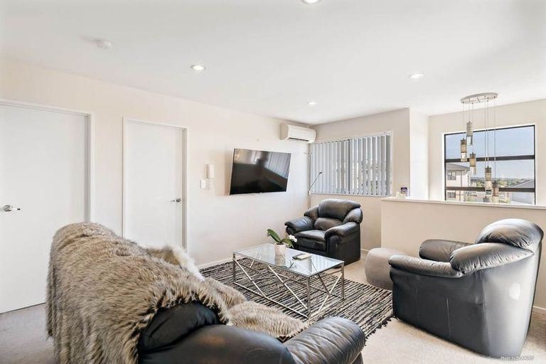 Photo of property in 25 Kereru Rise, Papakura, 2110