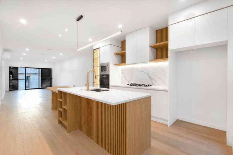 Photo of property in 69d Chivalry Road, Glenfield, Auckland, 0629