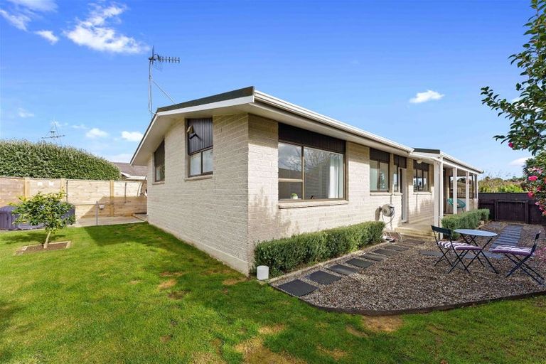 Photo of property in 34 Rewarewa Crescent, Waikanae, 5036