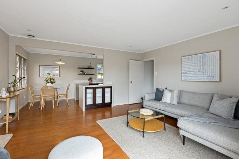 Photo of property in 12 London Street, Te Atatu Peninsula, Auckland, 0610