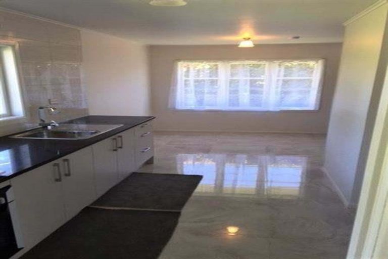 Photo of property in 11 Edwards Avenue, Henderson, Auckland, 0610