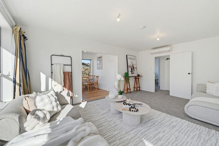 Photo of property in 2/6 Valerie Place, Redwood, Christchurch, 8051