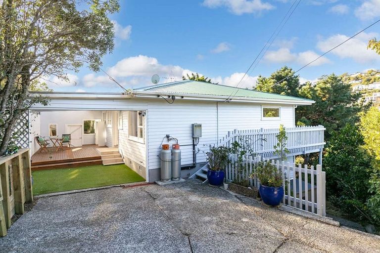 Photo of property in 70 Dominion Park Street, Johnsonville, Wellington, 6037