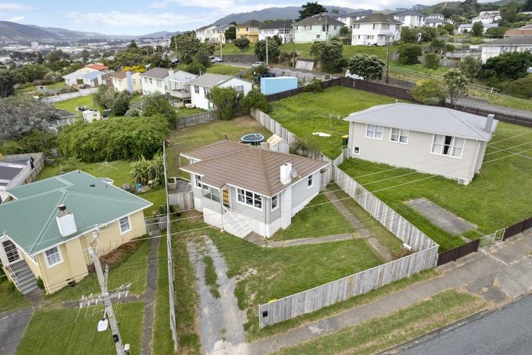 Photo of property in 11 Te Puke Street, Titahi Bay, Porirua, 5022
