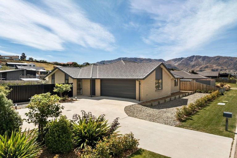 Photo of property in 33 Timsfield Drive, Lake Hawea, Wanaka, 9382
