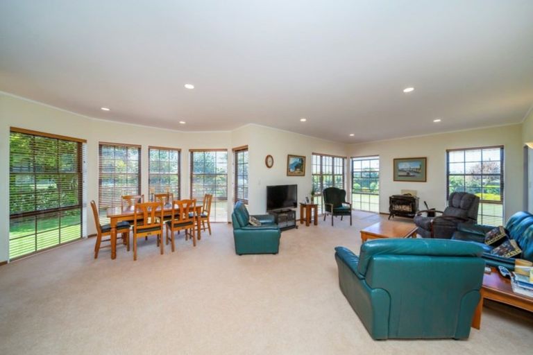 Photo of property in 335 Waihi Road, Hawera, 4673