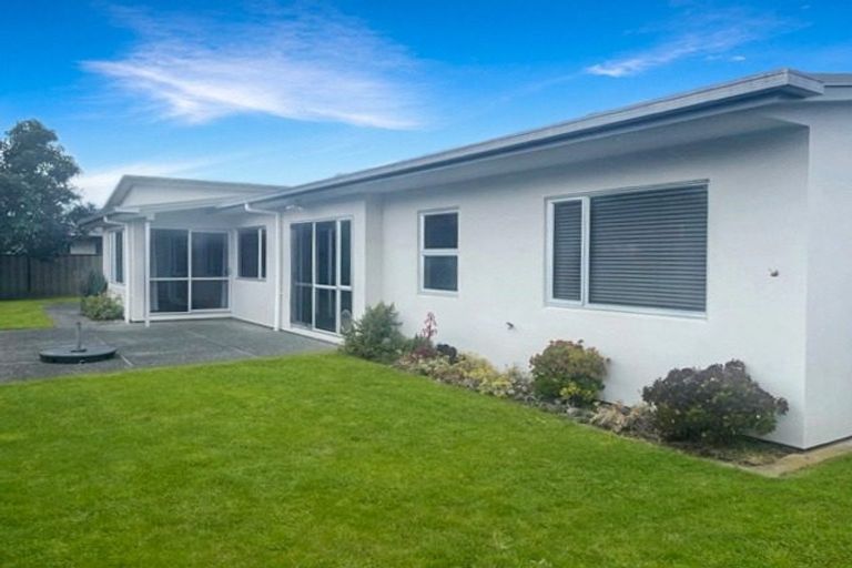 Photo of property in 15 Newbury Place, Taradale, Napier, 4112