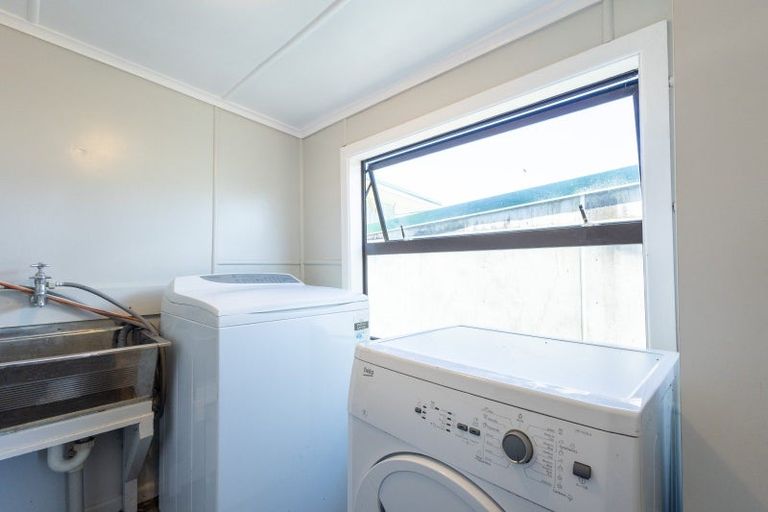 Photo of property in 6 Sea View Road, Baylys Beach, 0377