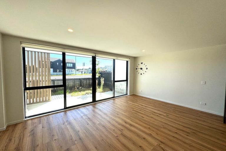 Photo of property in 2/1g Dishys Road, Flat Bush, Auckland, 2019