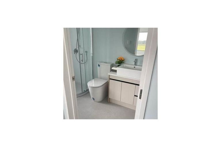 Photo of property in 48 Taipahitini Road, Rosehill, 2113