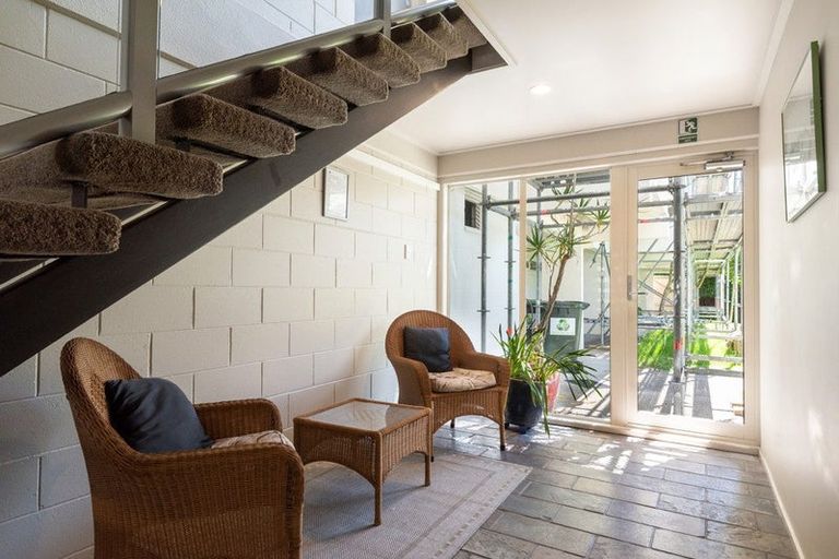 Photo of property in 1/21 Clifton Road, Hauraki, Auckland, 0622