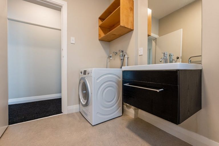 Photo of property in Ionian Flats, 123-125 Brougham Street, Mount Victoria, Wellington, 6011