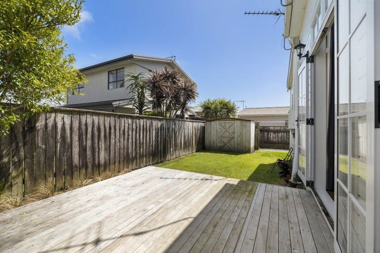 Photo of property in 162 Tukapa Street, Westown, New Plymouth, 4310