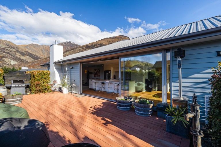 Photo of property in 2 Widgeon Place, Lake Hayes, Queenstown, 9304