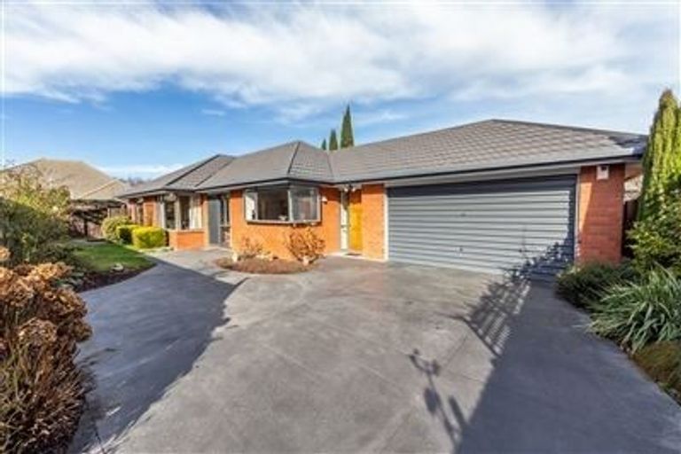 Photo of property in 5 Murfitt Place, Sockburn, Christchurch, 8042