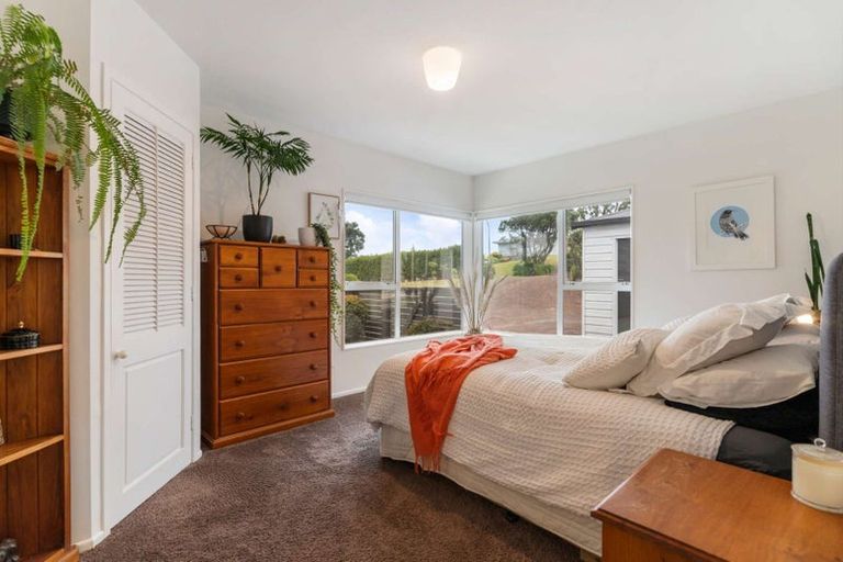 Photo of property in 19 Mayfair Crescent, Mairangi Bay, Auckland, 0630