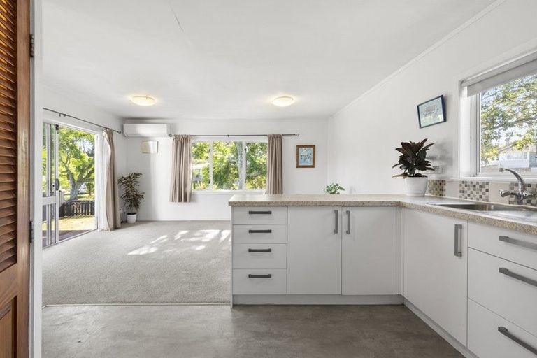 Photo of property in 12 Montgomery Avenue, Pukekohe, 2120