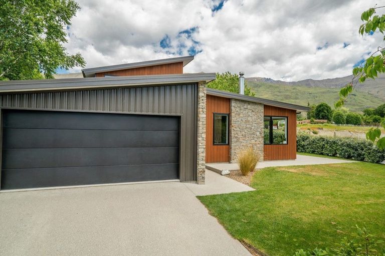Photo of property in 137 Meadowstone Drive, Wanaka, 9305