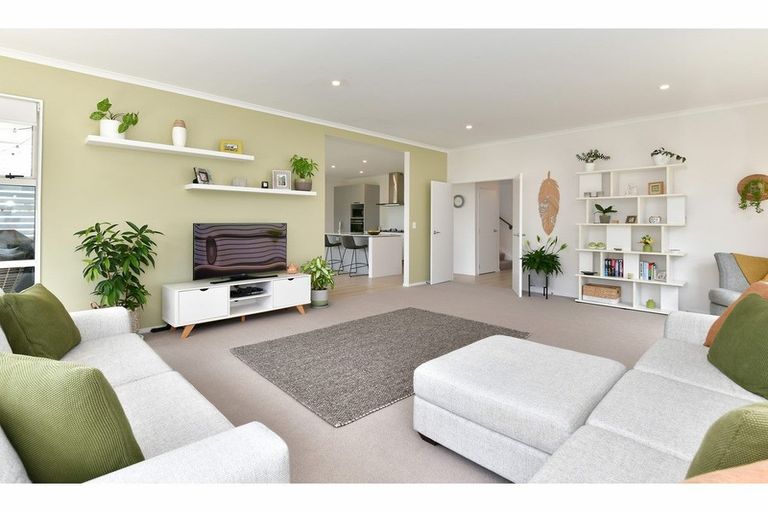 Photo of property in 6 Onekura Street, Red Beach, 0932