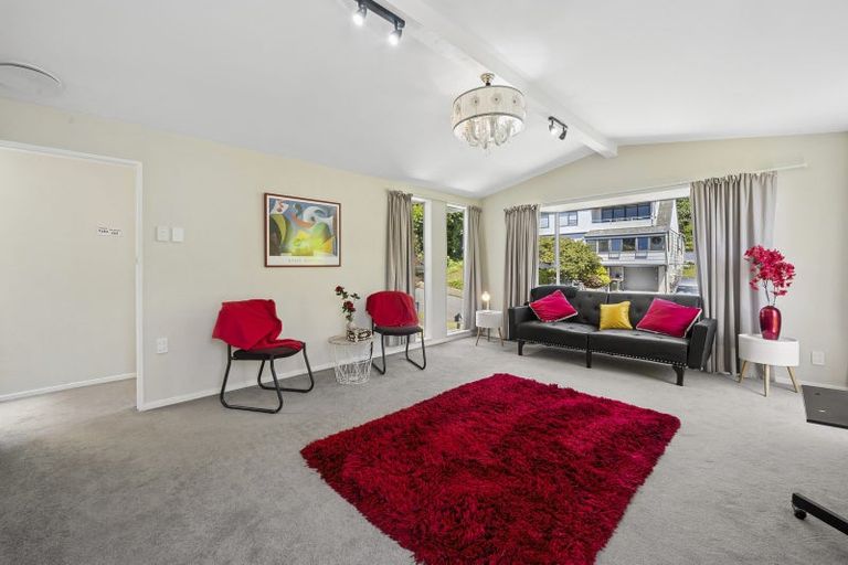 Photo of property in 15 Westhaven Drive, Tawa, Wellington, 5028