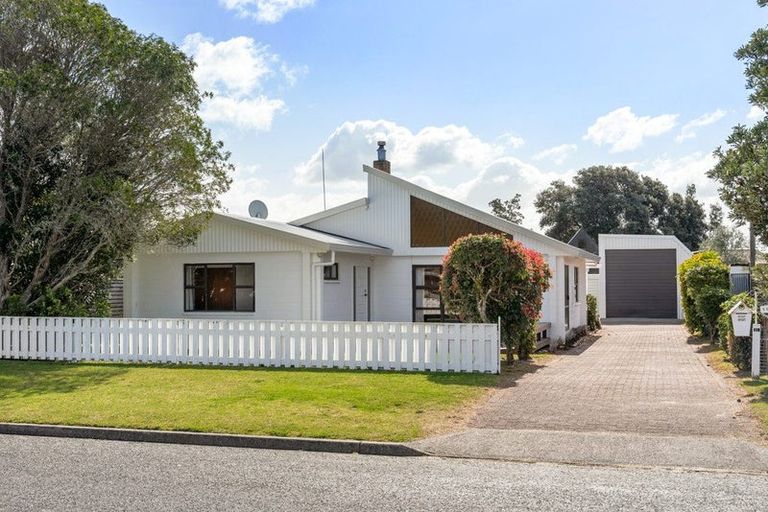 Photo of property in 115 Linton Crescent, Whangamata, 3620