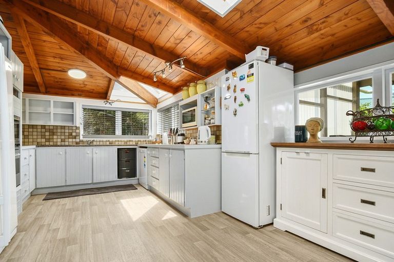 Photo of property in 164 Henderson Valley Road, Henderson, Auckland, 0612